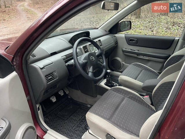 Красный Ниссан ИксТрейл, объемом двигателя 2.2 л и пробегом 160 тыс. км за 5000 $, фото 8 на Automoto.ua