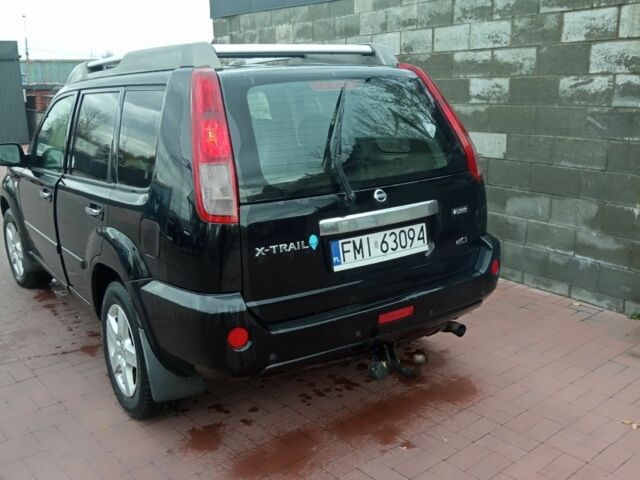 Красный Ниссан ИксТрейл, объемом двигателя 2.2 л и пробегом 335 тыс. км за 5008 $, фото 13 на Automoto.ua