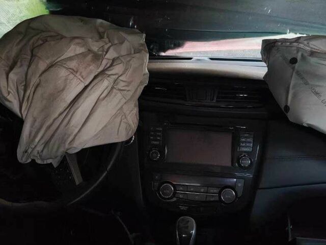 Красный Ниссан ИксТрейл, объемом двигателя 2.5 л и пробегом 70 тыс. км за 8300 $, фото 4 на Automoto.ua