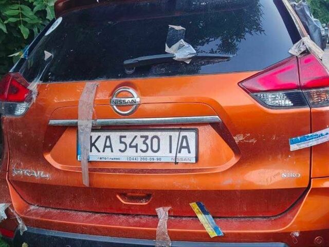 Красный Ниссан ИксТрейл, объемом двигателя 2.5 л и пробегом 70 тыс. км за 8300 $, фото 3 на Automoto.ua