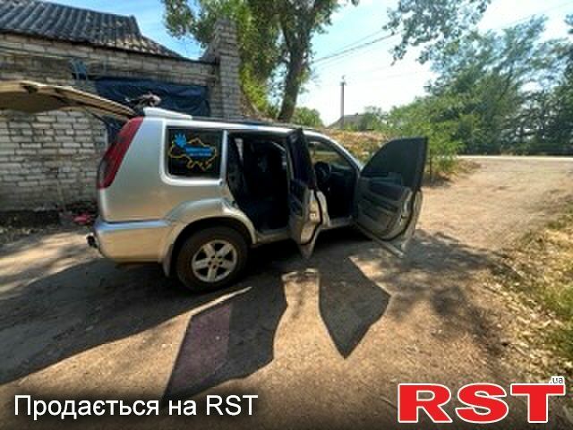 Ниссан ИксТрейл, объемом двигателя 2.2 л и пробегом 350 тыс. км за 4500 $, фото 5 на Automoto.ua