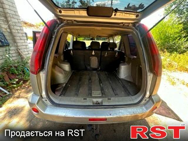 Ниссан ИксТрейл, объемом двигателя 2.2 л и пробегом 350 тыс. км за 4500 $, фото 3 на Automoto.ua