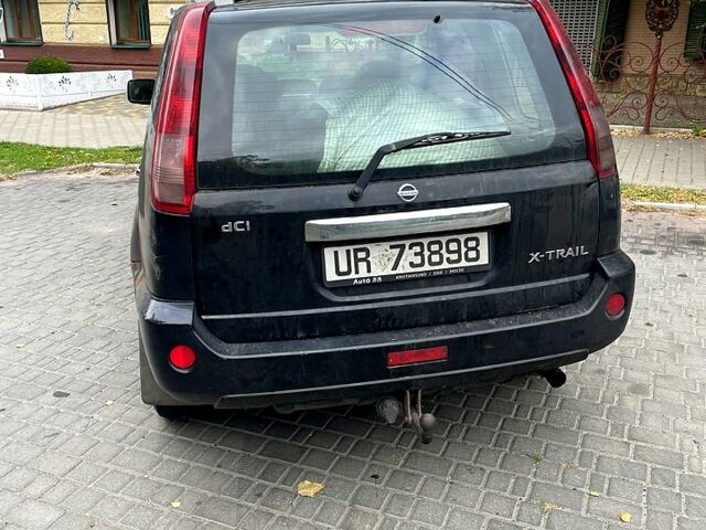 Ниссан ИксТрейл, объемом двигателя 2.2 л и пробегом 360 тыс. км за 2500 $, фото 3 на Automoto.ua