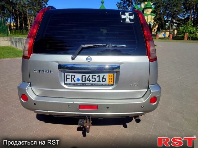 Ниссан ИксТрейл, объемом двигателя 2.2 л и пробегом 320 тыс. км за 3900 $, фото 3 на Automoto.ua