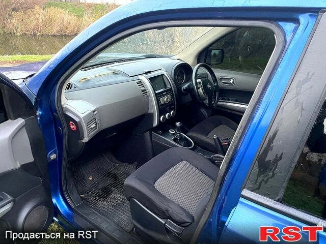 Ниссан ИксТрейл, объемом двигателя 2.2 л и пробегом 180 тыс. км за 3900 $, фото 5 на Automoto.ua