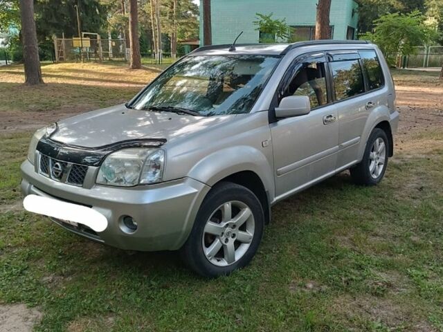 Серый Ниссан ИксТрейл, объемом двигателя 2.2 л и пробегом 220 тыс. км за 4900 $, фото 2 на Automoto.ua