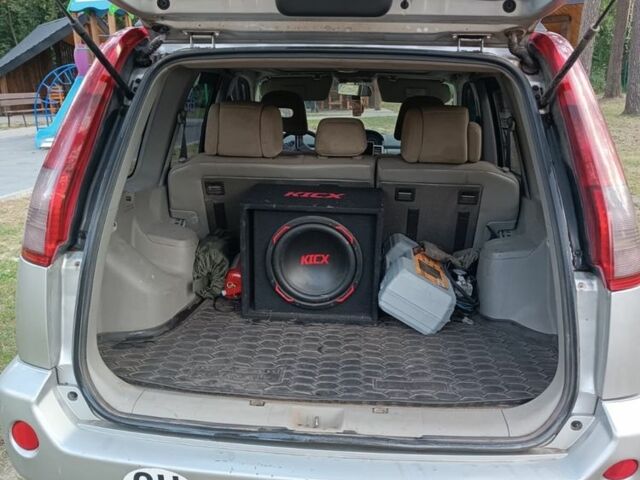 Серый Ниссан ИксТрейл, объемом двигателя 2.2 л и пробегом 220 тыс. км за 4900 $, фото 6 на Automoto.ua