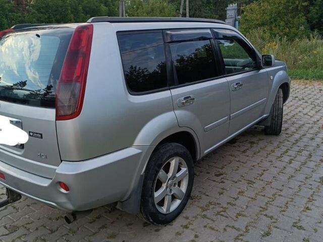 Серый Ниссан ИксТрейл, объемом двигателя 2.2 л и пробегом 220 тыс. км за 4900 $, фото 4 на Automoto.ua