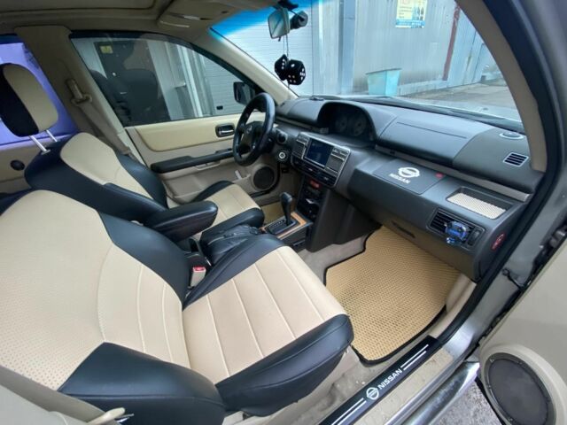 Серый Ниссан ИксТрейл, объемом двигателя 2 л и пробегом 330 тыс. км за 6000 $, фото 5 на Automoto.ua