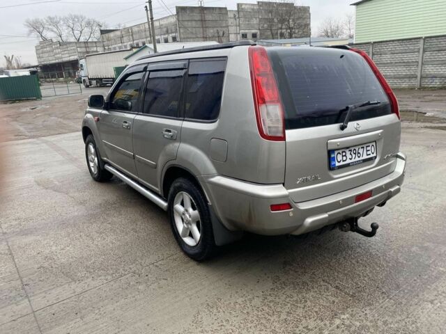 Серый Ниссан ИксТрейл, объемом двигателя 2 л и пробегом 330 тыс. км за 6000 $, фото 2 на Automoto.ua