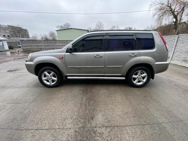 Серый Ниссан ИксТрейл, объемом двигателя 2 л и пробегом 330 тыс. км за 6000 $, фото 3 на Automoto.ua