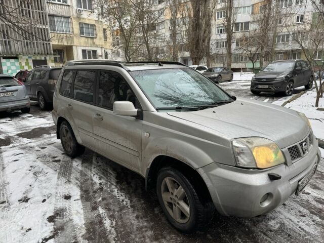 Сірий Ніссан ІксТрейл, об'ємом двигуна 2.5 л та пробігом 420 тис. км за 3990 $, фото 3 на Automoto.ua