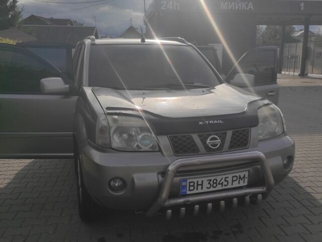 Серый Ниссан ИксТрейл, объемом двигателя 2.2 л и пробегом 323 тыс. км за 7100 $, фото 4 на Automoto.ua