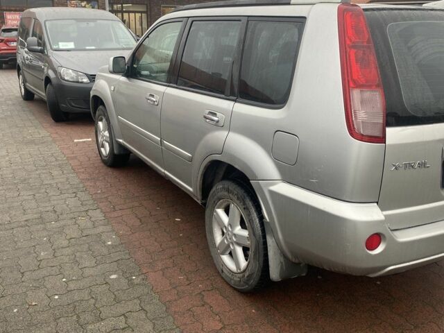 Серый Ниссан ИксТрейл, объемом двигателя 0 л и пробегом 230 тыс. км за 3400 $, фото 1 на Automoto.ua