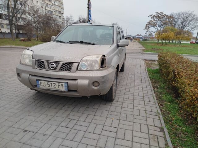 Серый Ниссан ИксТрейл, объемом двигателя 2.2 л и пробегом 193 тыс. км за 4000 $, фото 1 на Automoto.ua