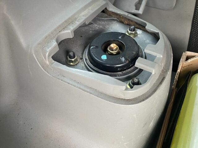 Серый Ниссан ИксТрейл, объемом двигателя 0 л и пробегом 230 тыс. км за 3400 $, фото 14 на Automoto.ua