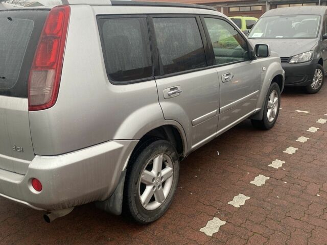 Серый Ниссан ИксТрейл, объемом двигателя 0 л и пробегом 230 тыс. км за 3400 $, фото 7 на Automoto.ua