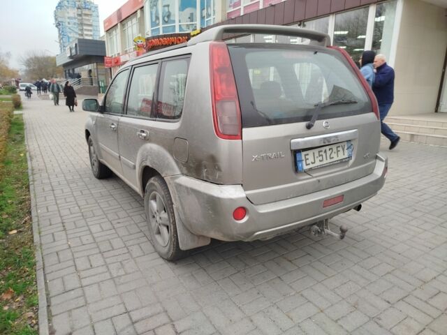 Серый Ниссан ИксТрейл, объемом двигателя 2.2 л и пробегом 193 тыс. км за 4000 $, фото 5 на Automoto.ua