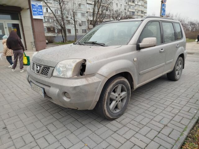 Серый Ниссан ИксТрейл, объемом двигателя 2.2 л и пробегом 193 тыс. км за 4000 $, фото 4 на Automoto.ua