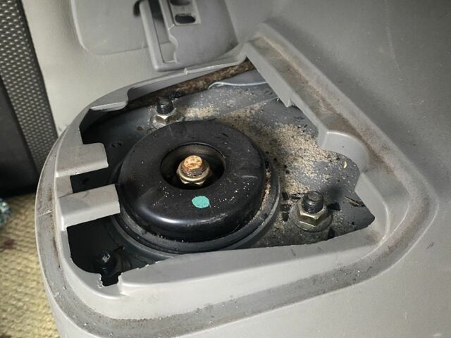 Серый Ниссан ИксТрейл, объемом двигателя 0 л и пробегом 230 тыс. км за 3400 $, фото 12 на Automoto.ua