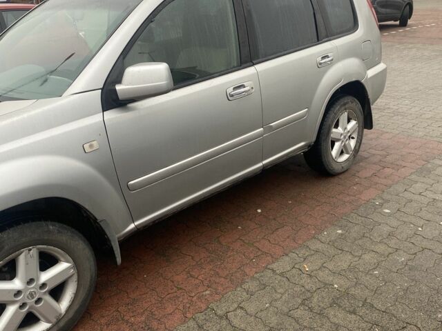 Серый Ниссан ИксТрейл, объемом двигателя 0 л и пробегом 230 тыс. км за 3400 $, фото 3 на Automoto.ua