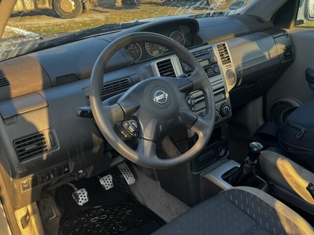 Серый Ниссан ИксТрейл, объемом двигателя 0 л и пробегом 304 тыс. км за 3443 $, фото 4 на Automoto.ua