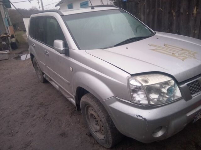 Сірий Ніссан ІксТрейл, об'ємом двигуна 2.2 л та пробігом 300 тис. км за 5000 $, фото 4 на Automoto.ua