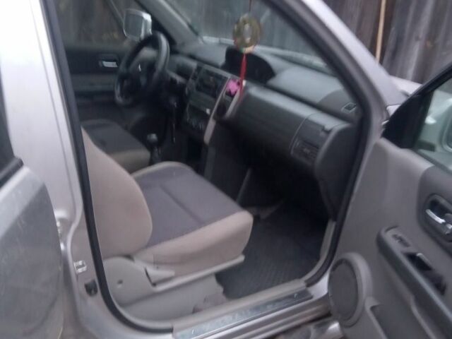 Сірий Ніссан ІксТрейл, об'ємом двигуна 2.2 л та пробігом 300 тис. км за 5000 $, фото 13 на Automoto.ua