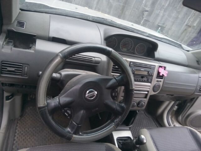 Сірий Ніссан ІксТрейл, об'ємом двигуна 2.2 л та пробігом 300 тис. км за 5000 $, фото 11 на Automoto.ua