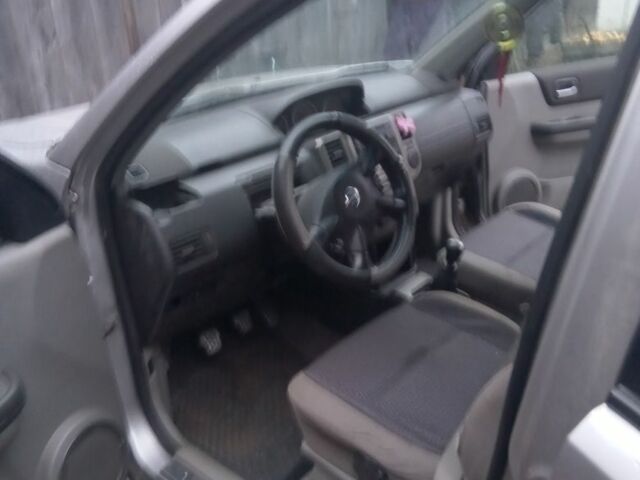 Сірий Ніссан ІксТрейл, об'ємом двигуна 2.2 л та пробігом 300 тис. км за 5000 $, фото 14 на Automoto.ua