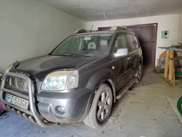 Сірий Ніссан ІксТрейл, об'ємом двигуна 0 л та пробігом 300 тис. км за 2375 $, фото 1 на Automoto.ua