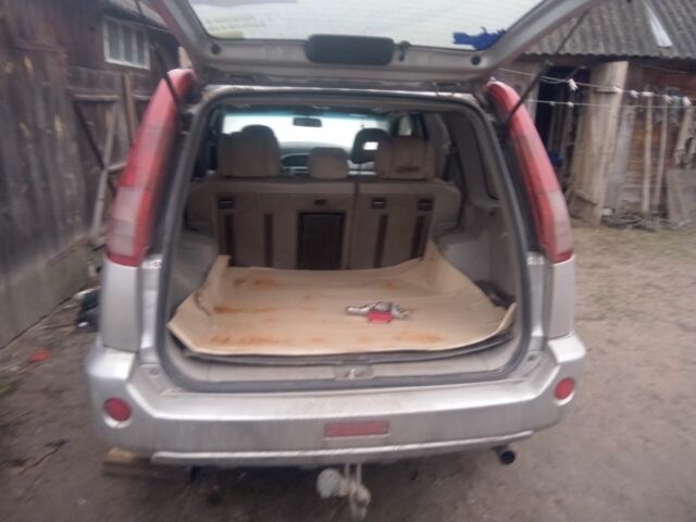 Сірий Ніссан ІксТрейл, об'ємом двигуна 2.2 л та пробігом 300 тис. км за 5000 $, фото 10 на Automoto.ua