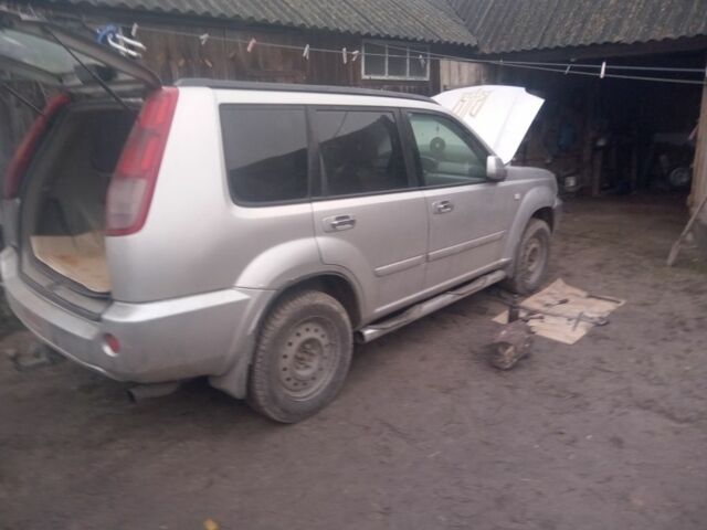 Сірий Ніссан ІксТрейл, об'ємом двигуна 2.2 л та пробігом 300 тис. км за 5000 $, фото 8 на Automoto.ua