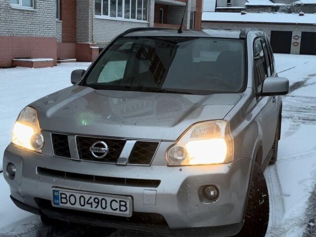 Серый Ниссан ИксТрейл, объемом двигателя 2 л и пробегом 226 тыс. км за 11500 $, фото 1 на Automoto.ua