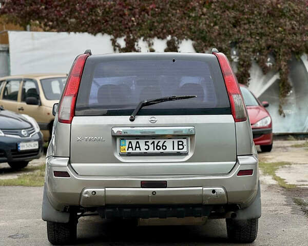 Серый Ниссан ИксТрейл, объемом двигателя 2 л и пробегом 212 тыс. км за 4850 $, фото 7 на Automoto.ua