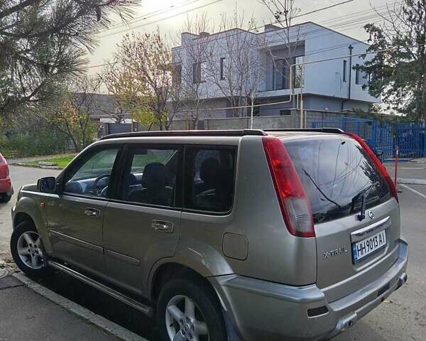 Серый Ниссан ИксТрейл, объемом двигателя 2 л и пробегом 231 тыс. км за 5300 $, фото 10 на Automoto.ua