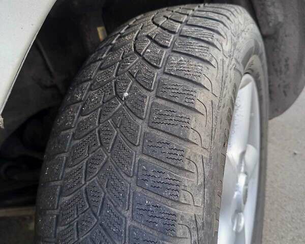 Серый Ниссан ИксТрейл, объемом двигателя 2 л и пробегом 231 тыс. км за 5300 $, фото 16 на Automoto.ua