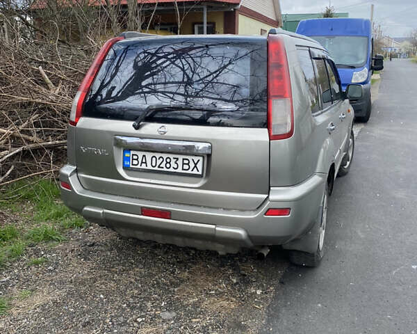 Серый Ниссан ИксТрейл, объемом двигателя 2 л и пробегом 340 тыс. км за 4750 $, фото 2 на Automoto.ua