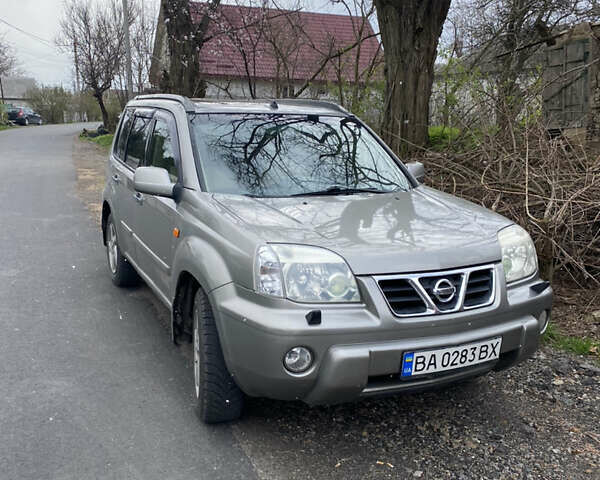Серый Ниссан ИксТрейл, объемом двигателя 2 л и пробегом 340 тыс. км за 4750 $, фото 1 на Automoto.ua