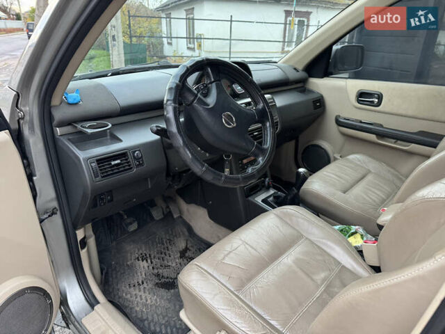 Серый Ниссан ИксТрейл, объемом двигателя 2 л и пробегом 249 тыс. км за 4999 $, фото 9 на Automoto.ua