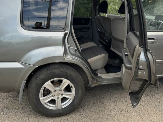 Серый Ниссан ИксТрейл, объемом двигателя 2.2 л и пробегом 265 тыс. км за 3550 $, фото 7 на Automoto.ua