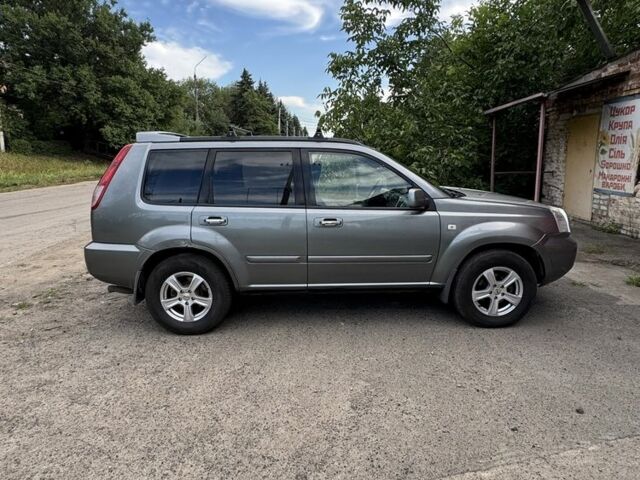 Серый Ниссан ИксТрейл, объемом двигателя 2.2 л и пробегом 265 тыс. км за 3550 $, фото 5 на Automoto.ua