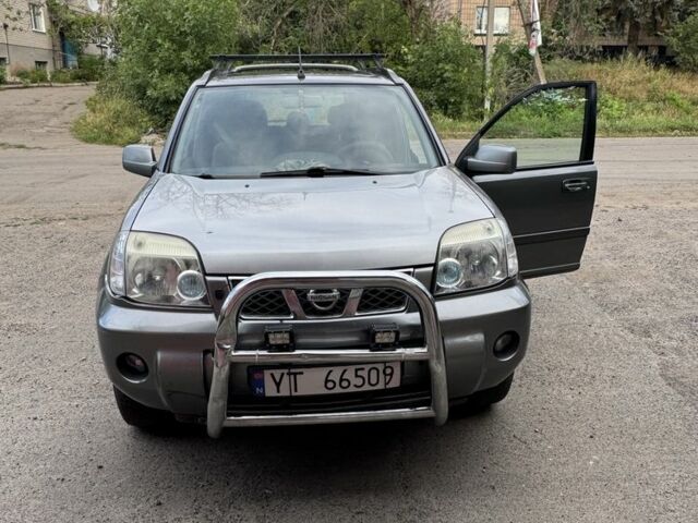 Серый Ниссан ИксТрейл, объемом двигателя 2.2 л и пробегом 265 тыс. км за 3550 $, фото 4 на Automoto.ua