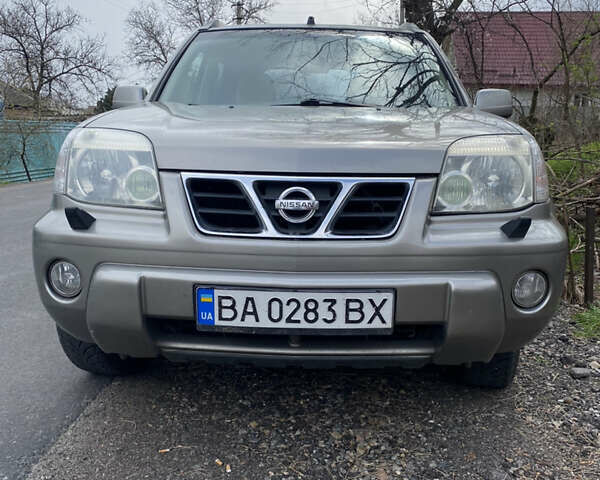 Серый Ниссан ИксТрейл, объемом двигателя 2 л и пробегом 340 тыс. км за 4750 $, фото 3 на Automoto.ua