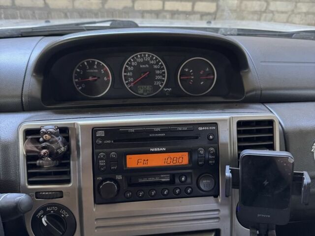 Серый Ниссан ИксТрейл, объемом двигателя 2.2 л и пробегом 265 тыс. км за 3550 $, фото 2 на Automoto.ua