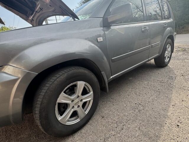 Серый Ниссан ИксТрейл, объемом двигателя 2.2 л и пробегом 265 тыс. км за 3550 $, фото 11 на Automoto.ua