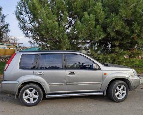 Серый Ниссан ИксТрейл, объемом двигателя 2 л и пробегом 231 тыс. км за 5300 $, фото 13 на Automoto.ua