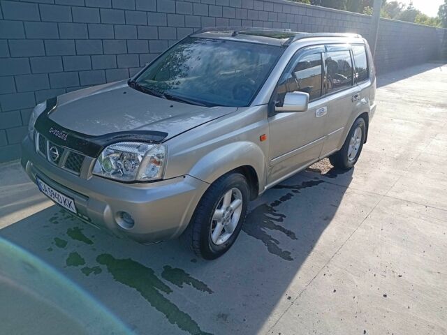 Сірий Ніссан ІксТрейл, об'ємом двигуна 2 л та пробігом 234 тис. км за 4100 $, фото 5 на Automoto.ua