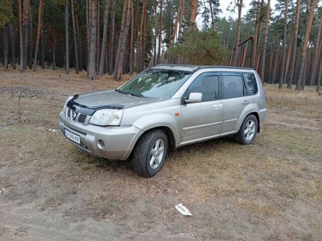 Сірий Ніссан ІксТрейл, об'ємом двигуна 2 л та пробігом 234 тис. км за 4100 $, фото 4 на Automoto.ua