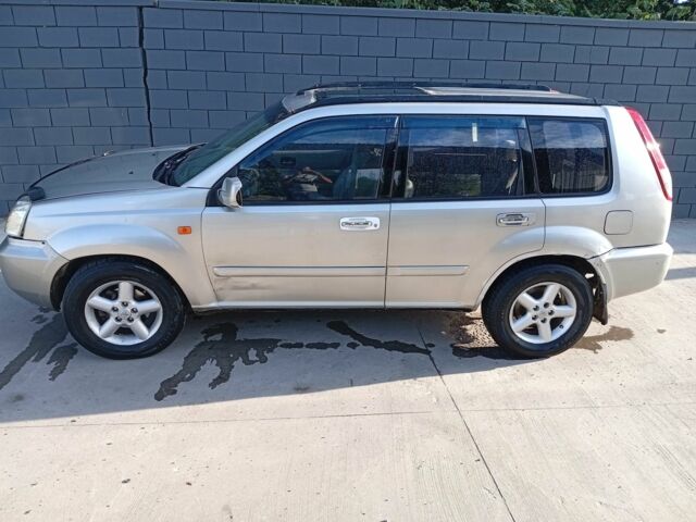 Сірий Ніссан ІксТрейл, об'ємом двигуна 2 л та пробігом 234 тис. км за 4100 $, фото 9 на Automoto.ua